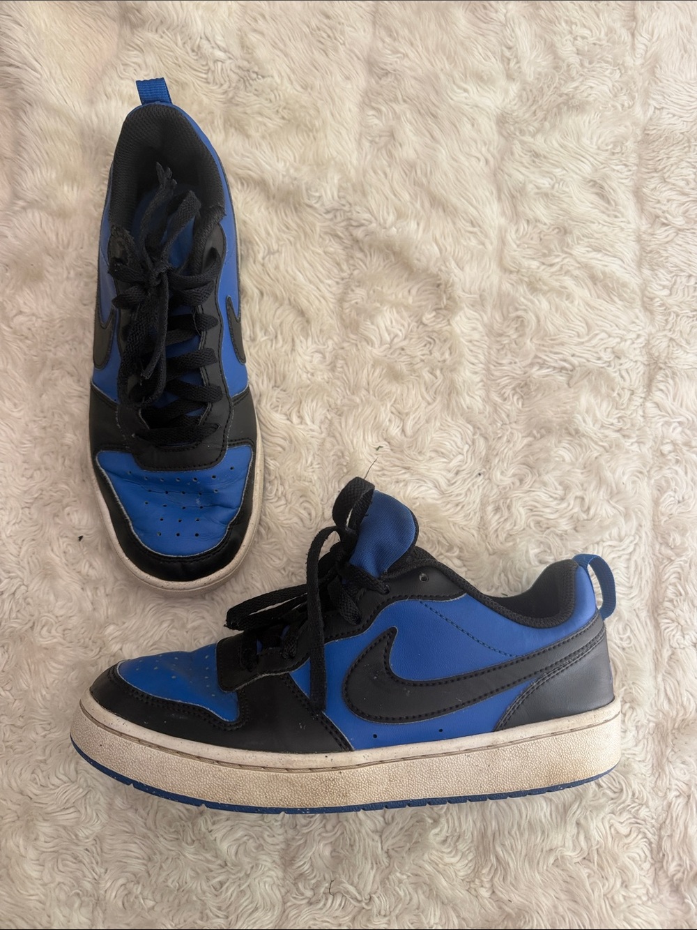 Nike Court Borough Low sneakers I. Black and blue youth boys size 6 Y
